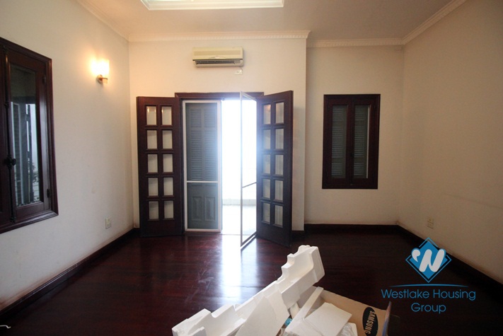 Lakeside house for rent in Trich Sai, Tay Ho, Ha Noi